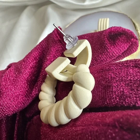 Bohemian style Cream Twisted Hoop Earrings - Picture 6 of 9